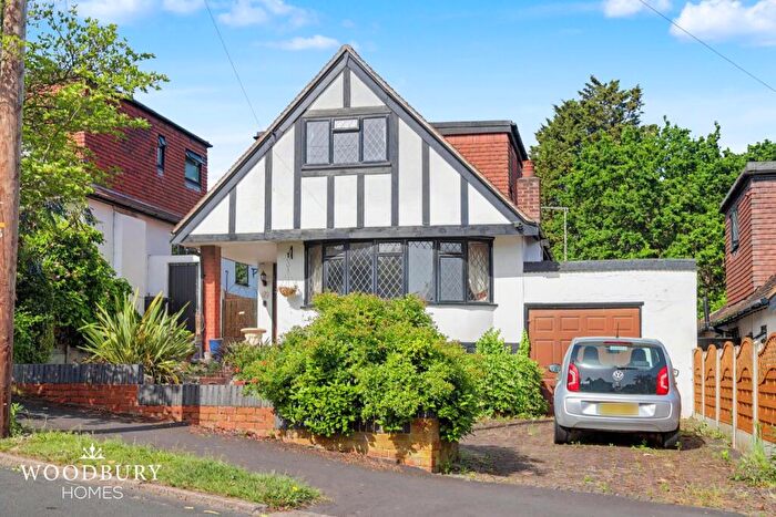 3 Bedroom Detached House For Sale In Stradbroke Grove, Buckhurst Hill, IG9