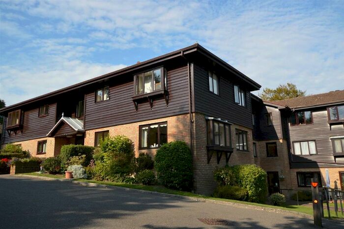 1 Bedroom Flat To Rent In Montargis Way, Crowborough, TN6