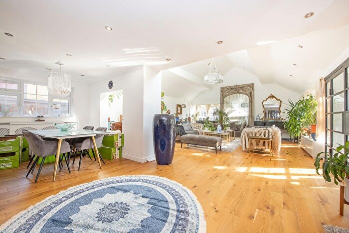 4 Bedroom Detached House To Rent In Henley Drive, Kingston Upon Thames, KT2