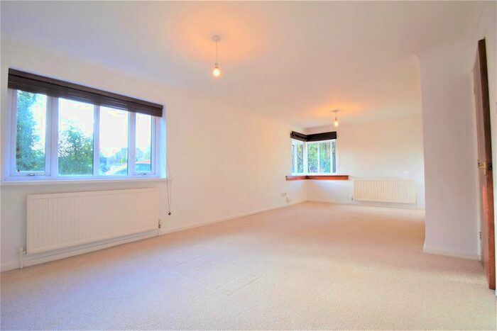 2 Bedroom Flat To Rent In Calverley Court, A Downs Bridge Road, Beckenham, BR3