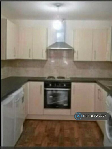 3 Bedroom Flat To Rent In Battenbarg Road, Bolton, BL1