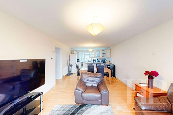 2 Bedroom Flat To Rent In Caburn Court, Crawley, RH11
