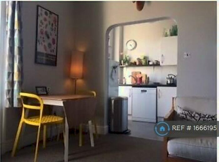 2 Bedroom Flat To Rent In Balham Grove, London, SW12