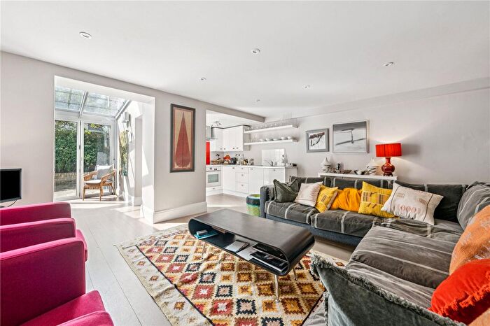 2 Bedroom Flat For Sale In Moorhouse Road, London, W2