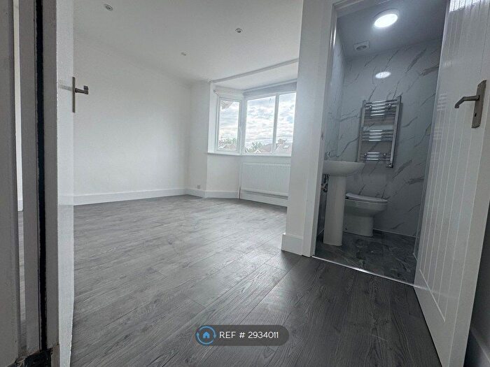 4 Bedroom End Of Terrace House To Rent In Cranleigh Road, Feltham, TW13