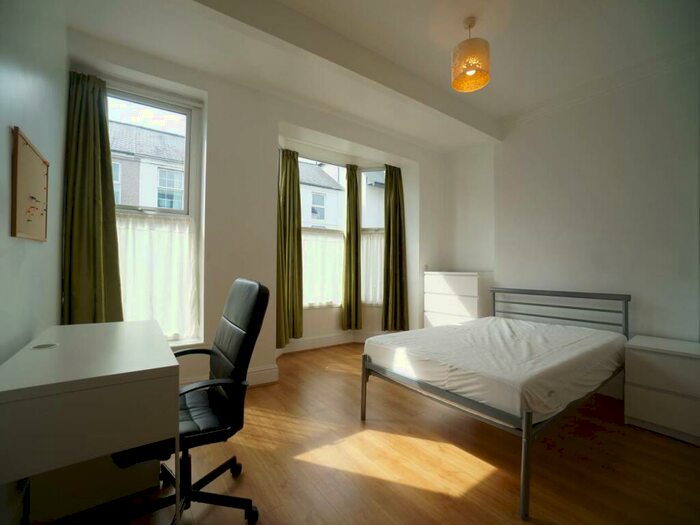 5 Bedroom House To Rent In College Road, Bangor, Gwynedd, LL57