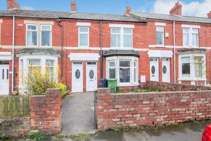 3 Bedroom Flat To Rent In Clephan Street, Gateshead, NE11