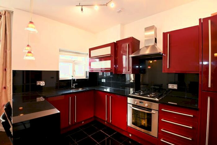 2 Bedroom Flat To Rent In Elm Grove, London, NW2