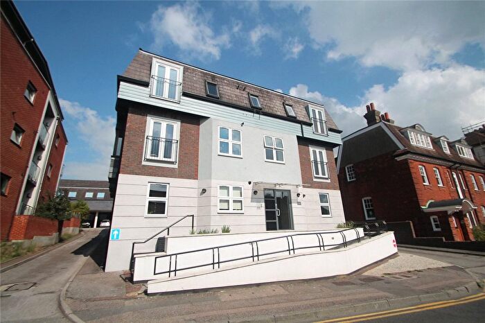 2 Bedroom Flat To Rent In Lyons Crescent, Tonbridge, TN9