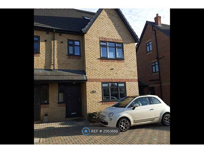 4 Bedroom Semi-Detached House To Rent In Evelyn Gardens, Taplow, Maidenhead, SL6