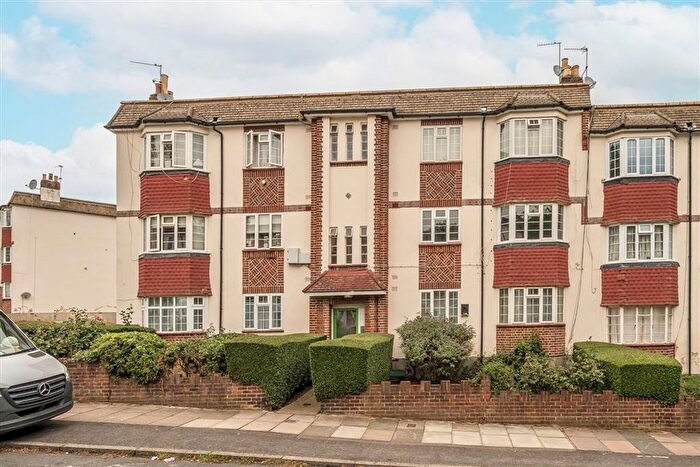 2 Bedroom Flat For Sale In Amblecote Road, Lee, SE12