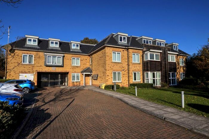 2 Bedroom Flat To Rent In Chestlands Court, Hercies Road, Hillingdon, UB10