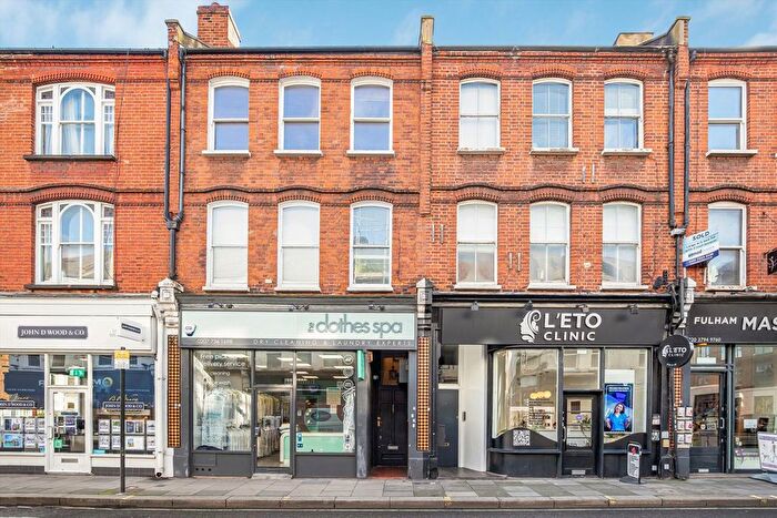 2 Bedroom Flat For Sale In New Kings Road, London, SW6