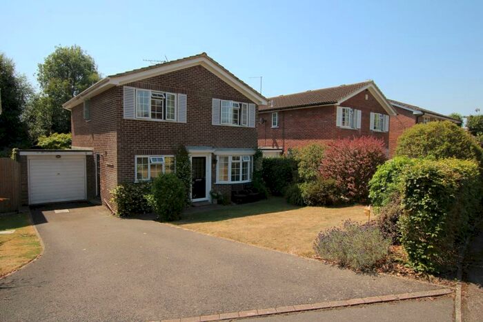 4 Bedroom Detached House To Rent In Redwood Drive, Haywards Heath, RH16