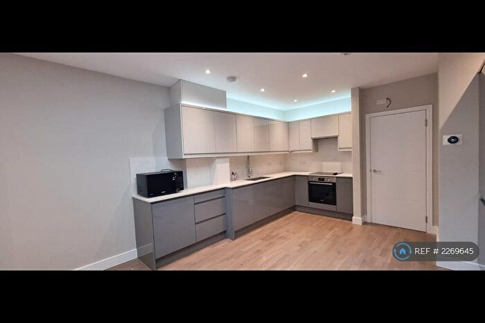 5 Bedroom Semi-Detached House To Rent In St. Marys Crescent, London, NW4