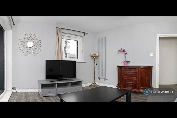 2 Bedroom Flat To Rent In Denning Point, London, E1