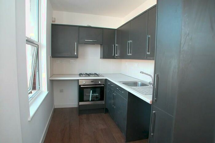 2 Bedroom Flat To Rent In High Road, N2