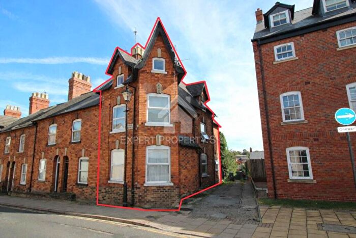 5 Bedroom End Of Terrace House For Sale In Castlegate, Grantham, NG31