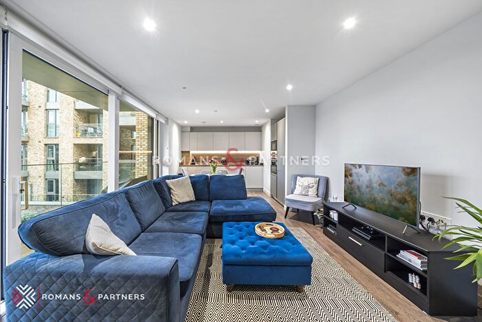 2 Bedroom Flat To Rent In Goldcrest Building, Woodberry Down, N4