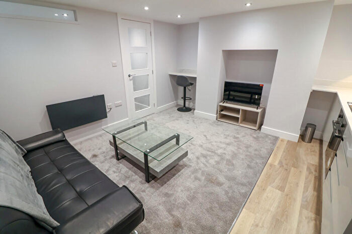 1 Bedroom Flat To Rent In St Marys Road, Glossop, SK13