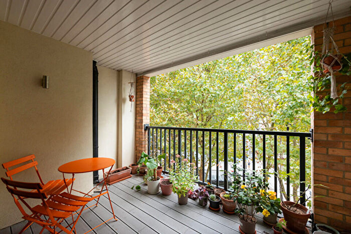 3 Bedroom Apartment For Sale In Rye Lane, Peckham Rye, SE15