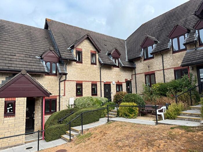 1 Bedroom Flat For Sale In Wesley Court, Stroud, GL5