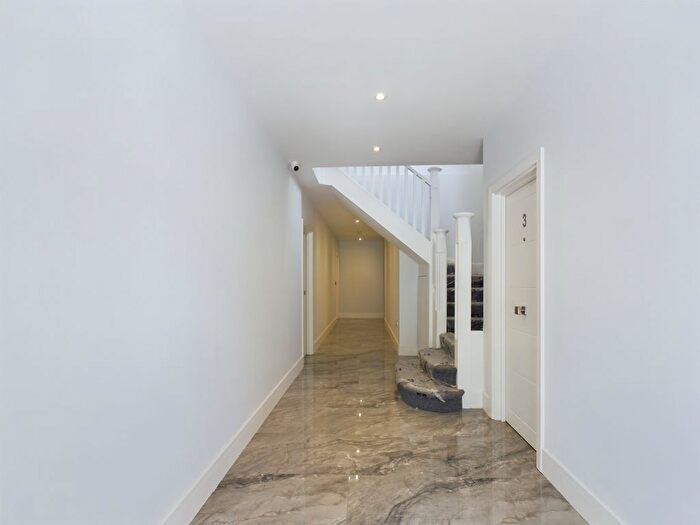 1 Bedroom Flat For Sale In Brondesbury Park, London, NW6