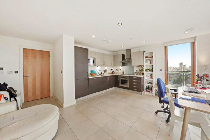 1 Bedroom Flat To Rent In Streamlight Tower, Province Square, E14