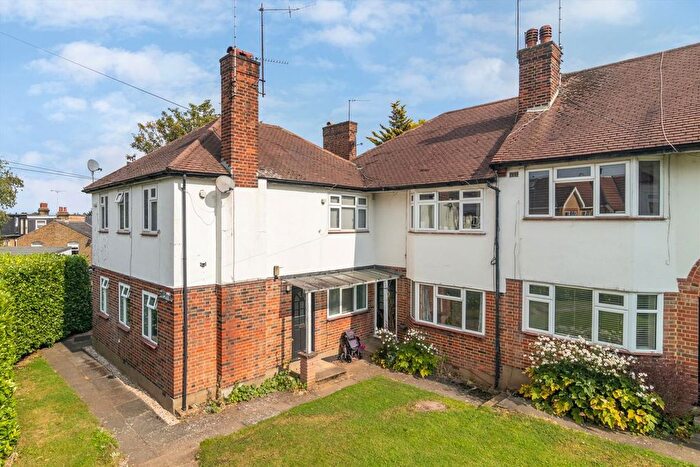 2 Bedroom Flat For Sale In Bedford Close, London, N10