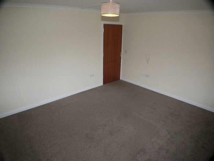 3 Bedroom Flat To Rent In Lemon Terrace, Leven, KY8