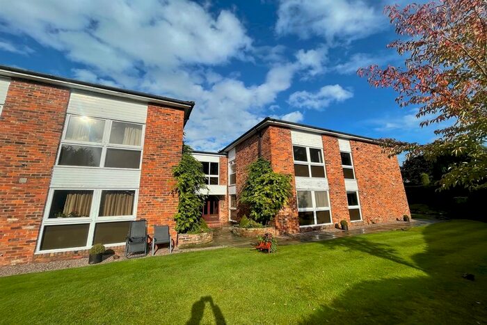 2 Bedroom Flat To Rent In Bow Green Road, Bowdon, Altrincham, WA14