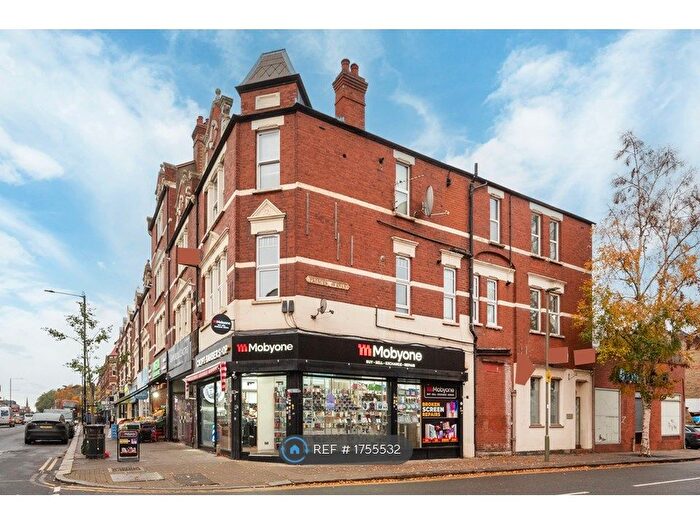 3 Bedroom Flat To Rent In Stanton Court, London, N3