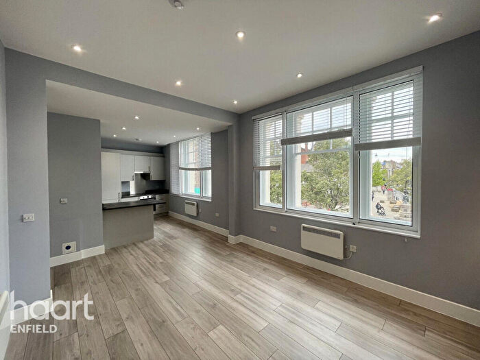 2 Bedroom Apartment To Rent In The Town, Enfield, EN2
