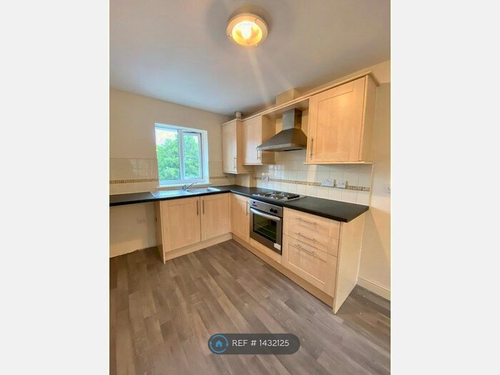 2 Bedroom Flat To Rent In Irwell Lane, Runcorn, WA7
