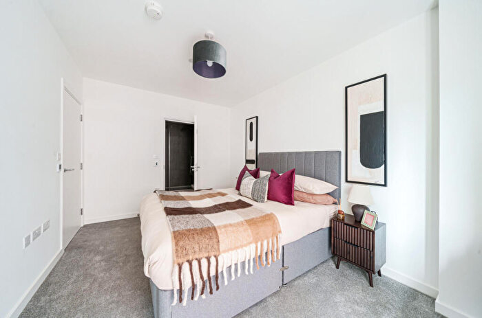 2 Bedroom Apartment To Rent In Bed, Nd Floor, Haweswater At Anchors Point In Gallions Reach, E16