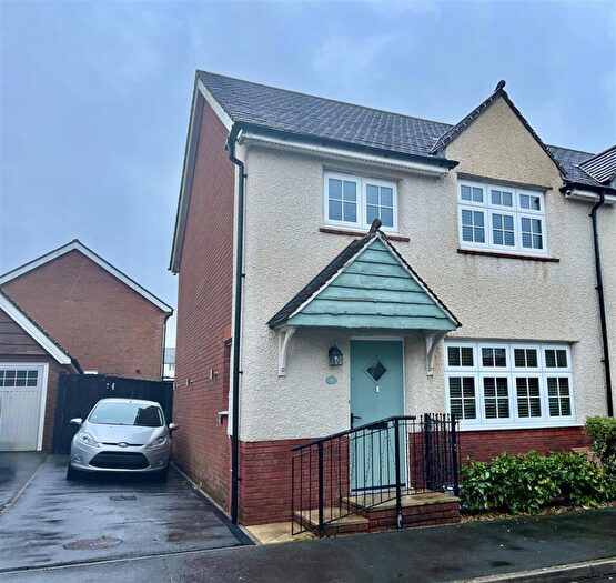 3 Bedroom Semi-Detached House For Sale In Clos Maes Rhedyn, Gorslas, Llanelli, SA14