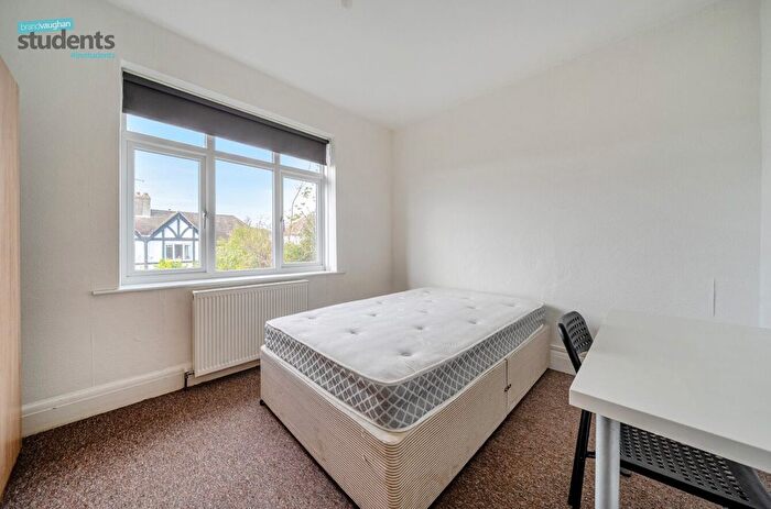 Semi-detached House To Rent In Nyetimber Hill, Brighton, East Sussex, BN2