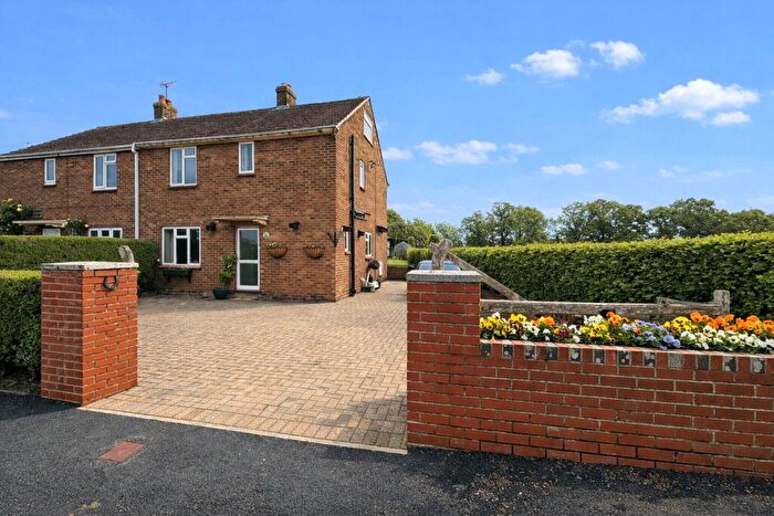 3 Bedroom Semi-Detached House For Sale In Goddards Close, Sherfield-on-Loddon, Hook, Hampshire, RG27