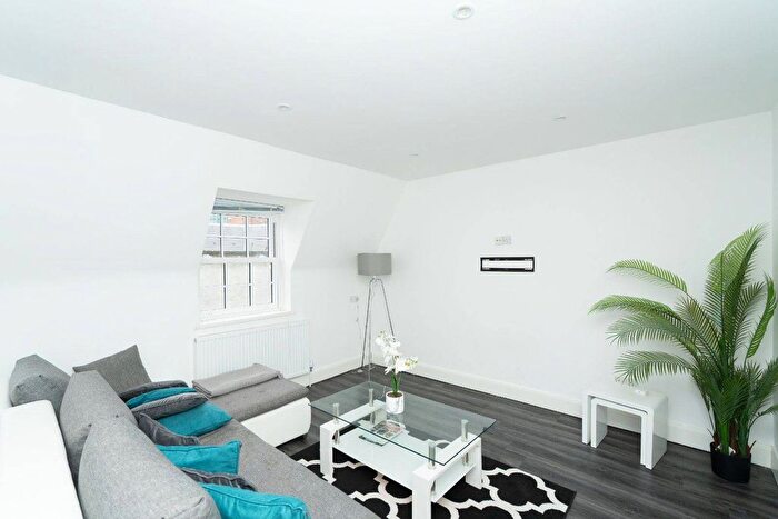 1 Bedroom Flat To Rent In High Street, Watford, WD17