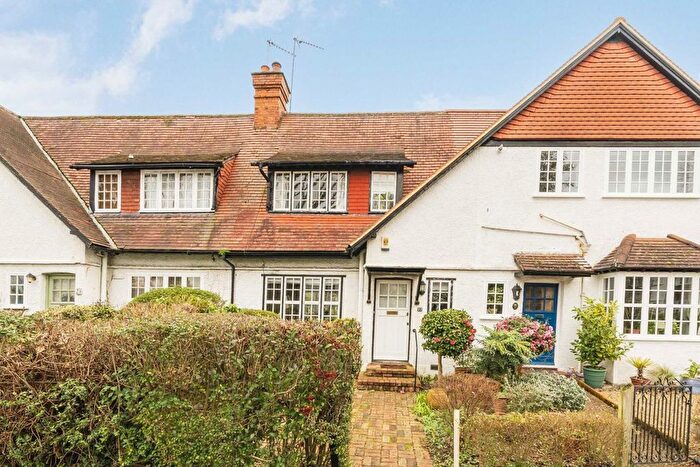 2 Bedroom Property For Sale In Neville Road, Ealing, W5