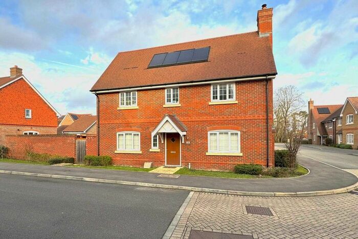 3 Bedroom Semi-Detached House To Rent In Cammell Close, Wokingham, RG41