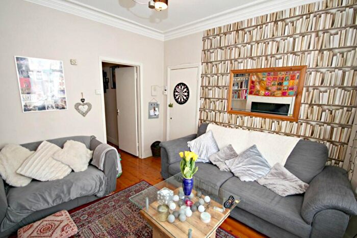 1 Bedroom Flat To Rent In Gowan Road, Willesden, NW10