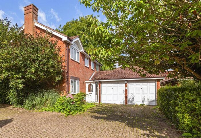 4 Bedroom Detached House For Sale In Meare Close, Tadworth, KT20