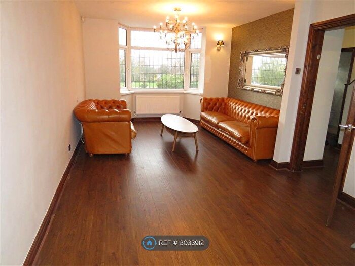 3 Bedroom Semi-Detached House To Rent In West Bromwich Road, Walsall, WS5