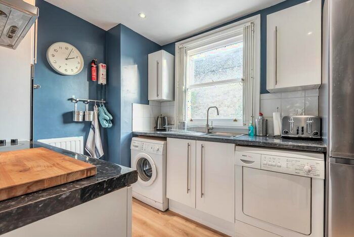 3 Bedroom Flat To Rent In East Street, London, SE17