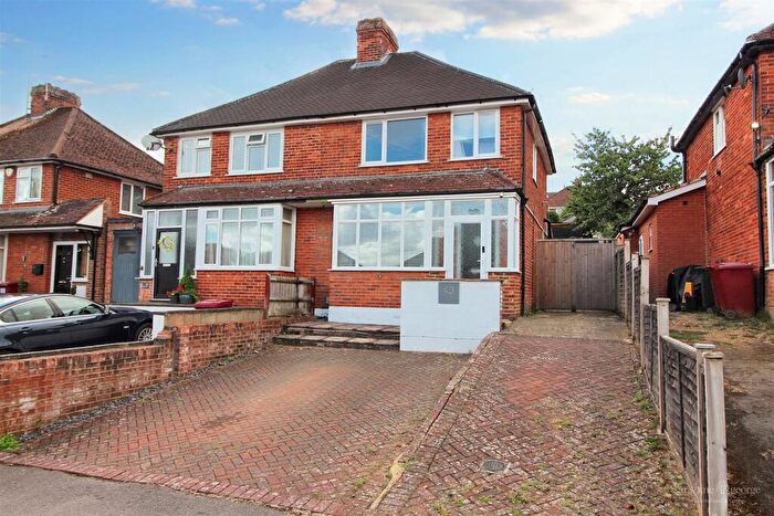 3 Bedroom Semi-Detached House For Sale In Grasmere Avenue, Tilehurst, Reading, RG30
