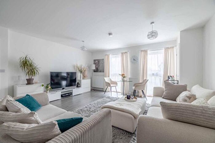 1 Bedroom Flat For Sale In Cornwall Gardens, Taplow, SL6