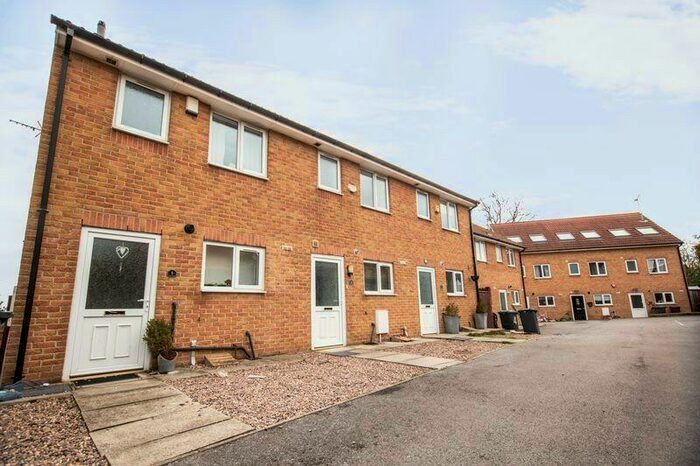 2 Bedroom Town House To Rent In Welland Gardens, Barnsley, South Yorkshire, S74