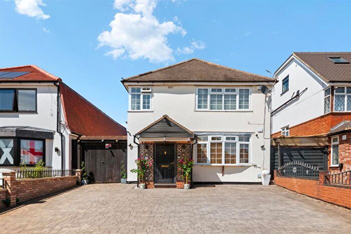4 Bedroom Detached House For Sale In Bridle Road, Pinner, HA5