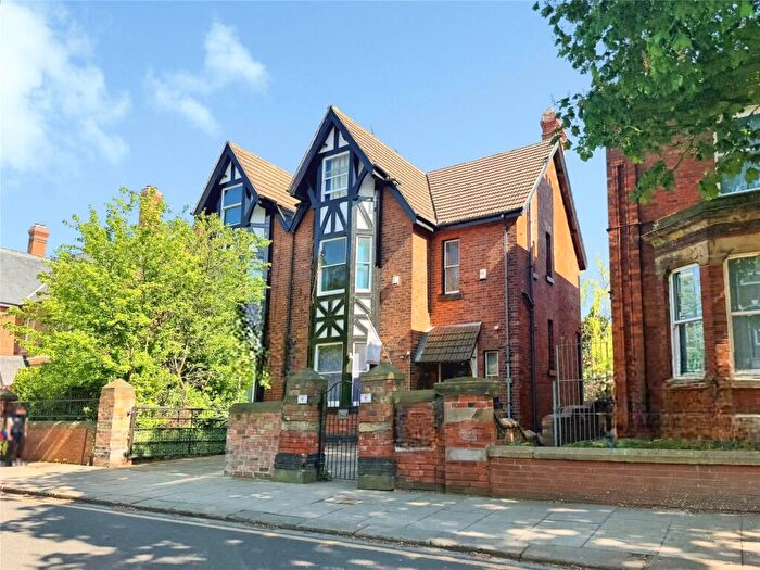 4 Bedroom Semi-Detached House For Sale In Thorne Road, Doncaster, South Yorkshire, DN1